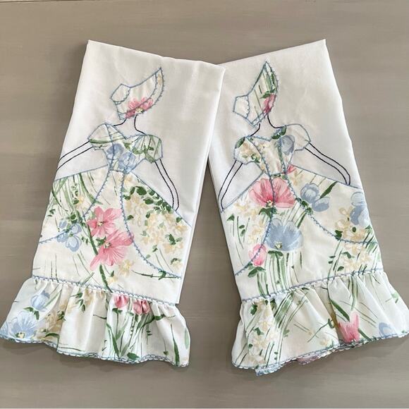 Vintage Pillowcases Set of 2 Handmade Sewn Floral Southern Ladies Bonnet Ruffle - Picture 1 of 7